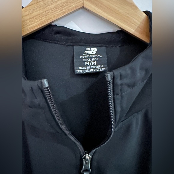 New Balance: Men's Light Jacket- Size Medium - Picture 11 of 13